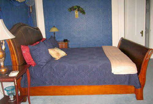 Elmira'S Painted Lady Bed & Breakfast Exterior foto