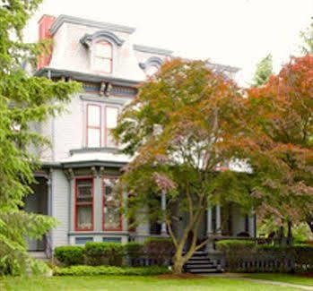 Elmira'S Painted Lady Bed & Breakfast Exterior foto